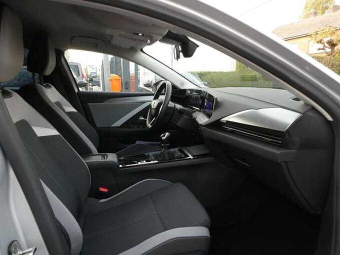 Opel Astra 5d 1.2 i benzine 110pk Business '23 53000km (09657)