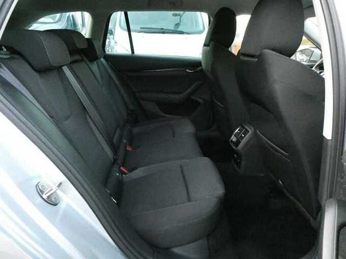 SKODA Octavia Break 1.0 i MHEV 110pk Automaat Business Luxe Trekhaak '21 74000km (27903)