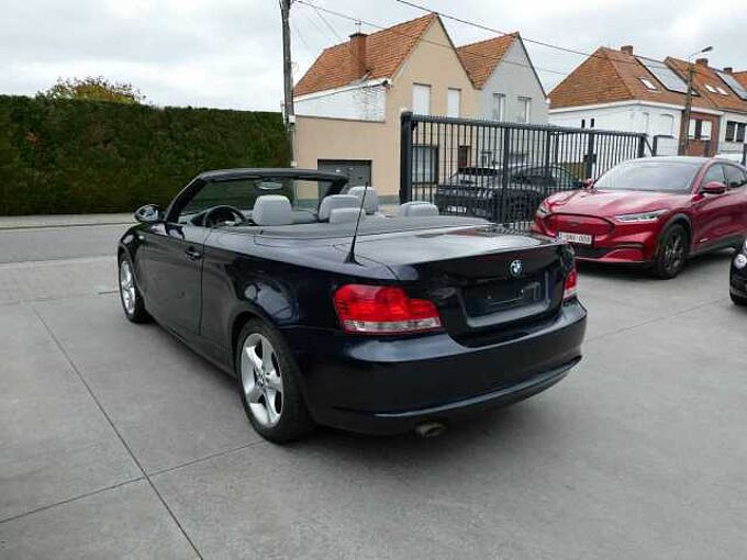 BMW 118d Cabrio 2.0D 136pk AUTOMAAT Leder '09 158000km (87800)