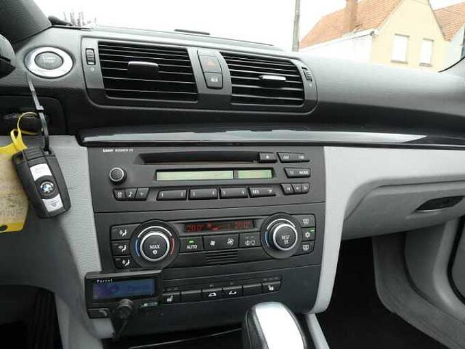 BMW 118d Cabrio 2.0D 136pk AUTOMAAT Leder '09 158000km (87800)