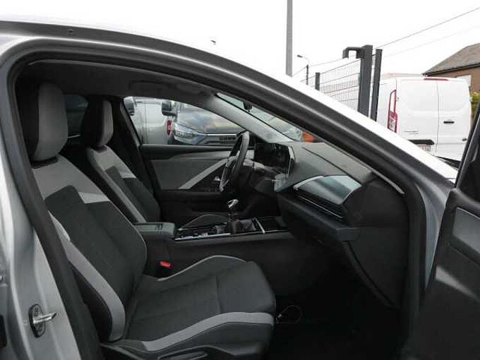 Opel Astra 1.2 i benzine 110pk Business 5d '23 48000km (13296)