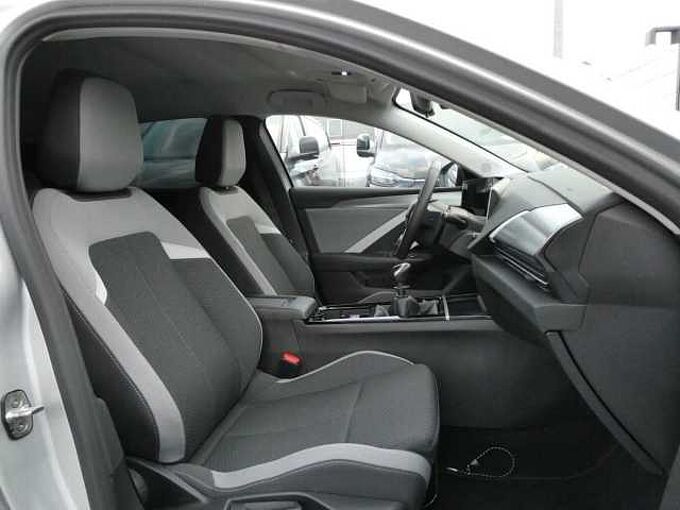 Opel Astra 1.2 i benzine 110pk Business 5d '23 48000km (13296)