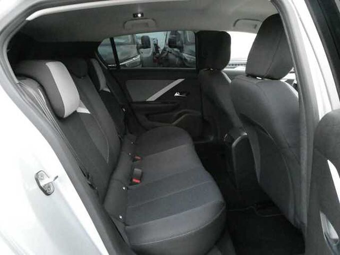 Opel Astra 1.2 i benzine 110pk Business 5d '23 48000km (13296)