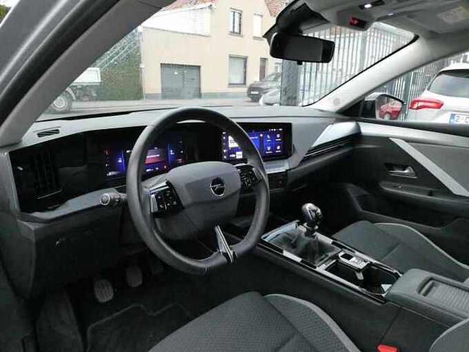 Opel Astra 1.2 i benzine 110pk Business 5d '23 48000km (13296)