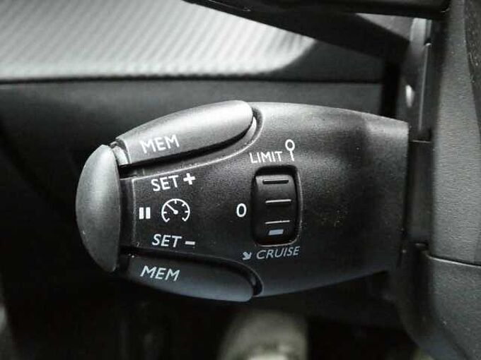 Peugeot 2008 1.2 i 130pk Automaat Allure Camera '24 3000km (73360)