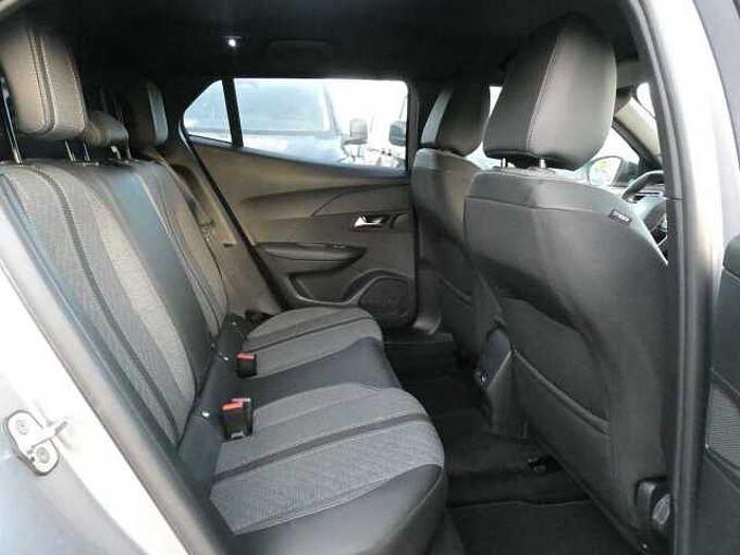 Peugeot 2008 1.2 i benzine 100pk Allure Camera '24 11000km (25189)