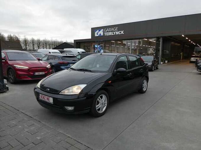 Ford Focus 1.6 i benzine 100pk 5d Business Trekhaak '02 garantie (31458)
