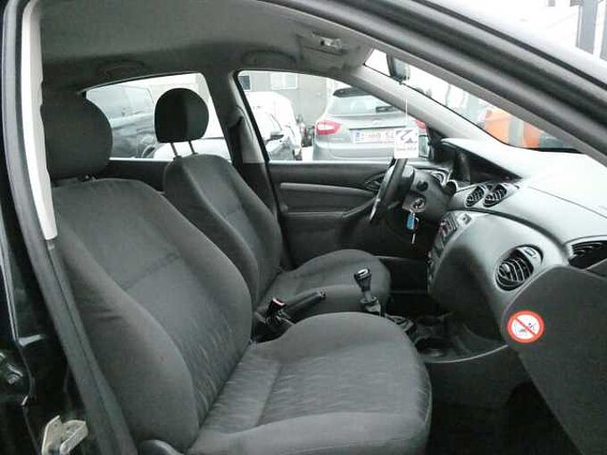 Ford Focus 1.6 i benzine 100pk 5d Business Trekhaak '02 garantie (31458)