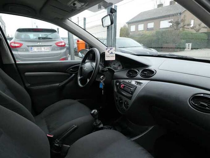 Ford Focus 1.6 i benzine 100pk 5d Business Trekhaak '02 garantie (31458)