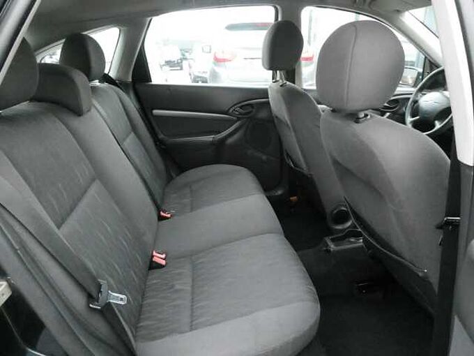 Ford Focus 1.6 i benzine 100pk 5d Business Trekhaak '02 garantie (31458)