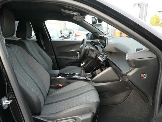 Peugeot 2008 1.2 i benzine 100pk Allure Camera '24 11000km (67782)