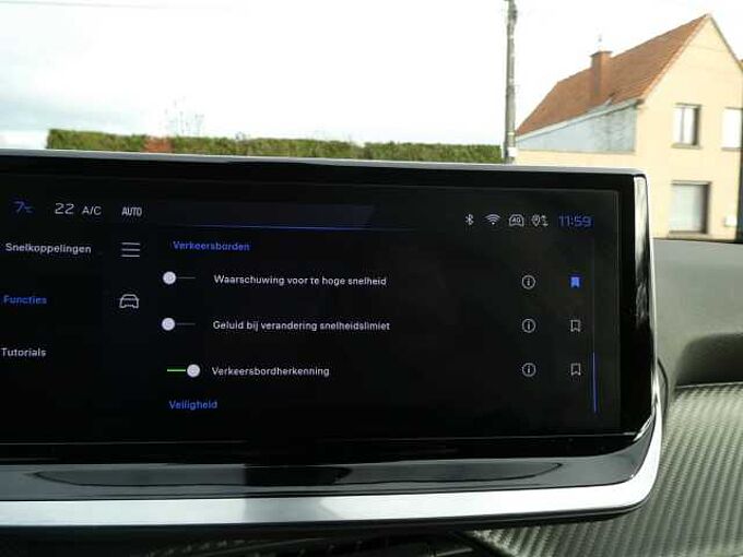 Peugeot 2008 1.2 i benzine 100pk Allure Camera '24 11000km (67782)