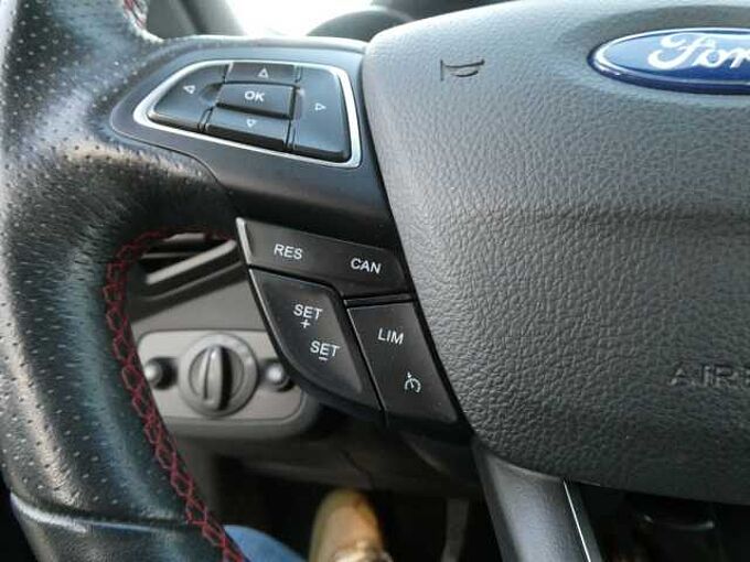 Ford Kuga 1.5 i ecoboost 120pk ST-Line Camera Trekhaak '19 70000km (62046)