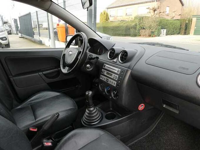 Ford Fiesta 1.6 i benzine 100pk 5d Trend Airco Leder '04 garantie (53459)