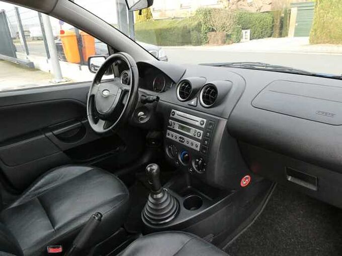 Ford Fiesta 1.6 i benzine 100pk 5d Trend Airco Leder '04 garantie (53459)