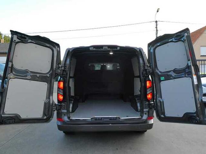 Ford Transit Custom L2 Multi-Use 5pl 320L 2.0 TDCi 136pk Limited Luxe STOCK