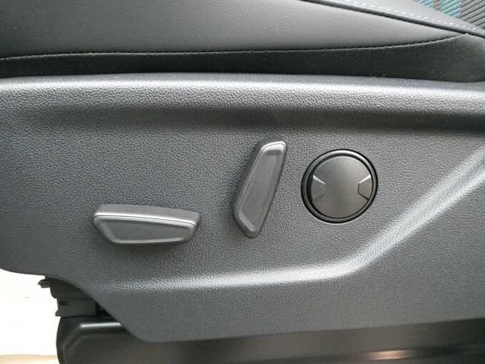 Ford Transit Custom L1 Multi-Use SPORT 5pl 2.5 i PHEV 225pk Automaat STOCK (08435)