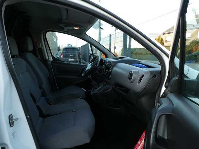 Peugeot Partner 1.6 HDi 75pk 3pl Lichte Vracht BTW '14 197000km (71372)