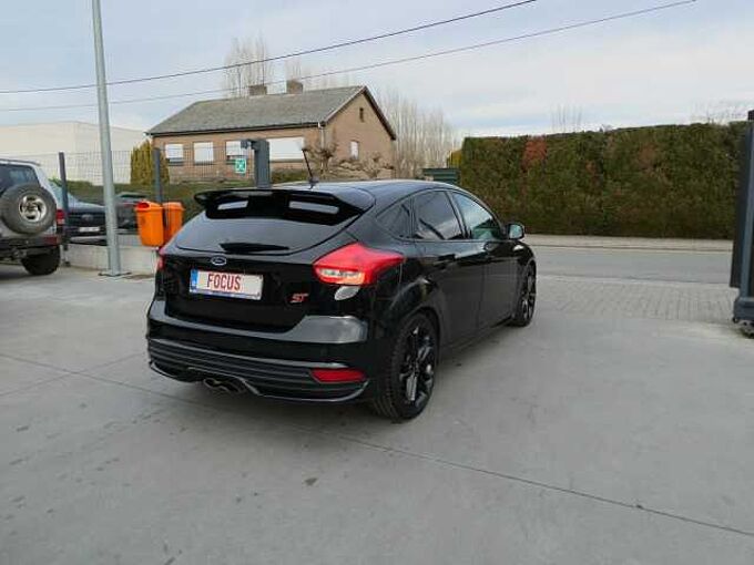 Ford Focus ST ST2 2.0 i Ecoboost 250pk Recaro Black Edition '17 101000km (28276)