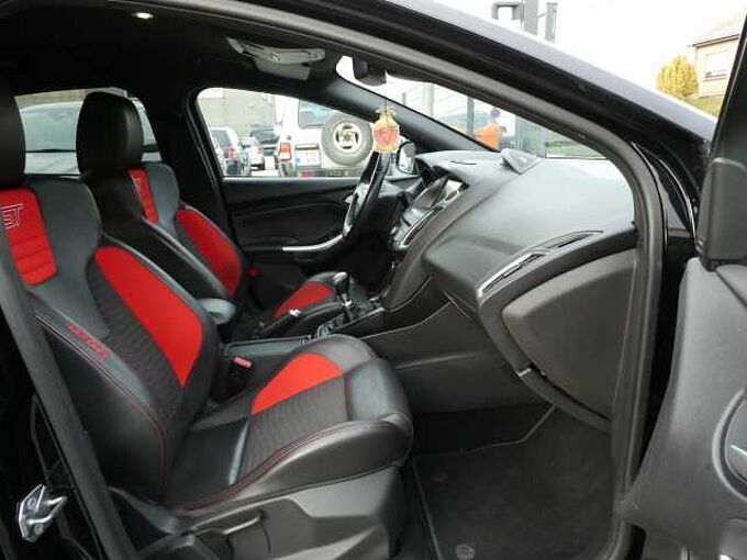 Ford Focus ST ST2 2.0 i Ecoboost 250pk Recaro Black Edition '17 101000km (28276)