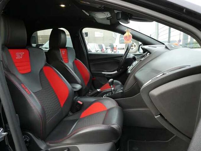 Ford Focus ST ST2 2.0 i Ecoboost 250pk Recaro Black Edition '17 101000km (28276)