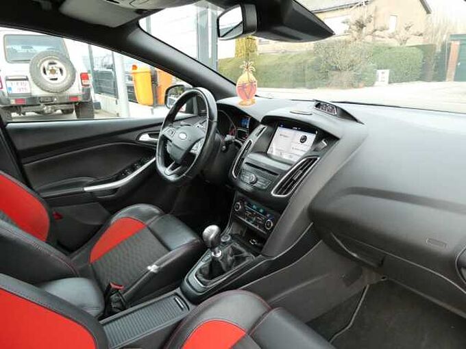 Ford Focus ST ST2 2.0 i Ecoboost 250pk Recaro Black Edition '17 101000km (28276)