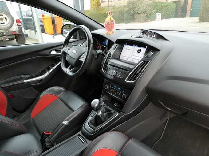 Ford Focus ST ST2 2.0 i Ecoboost 250pk Recaro Black Edition '17 101000km (28276)