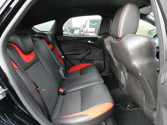 Ford Focus ST ST2 2.0 i Ecoboost 250pk Recaro Black Edition '17 101000km (28276)