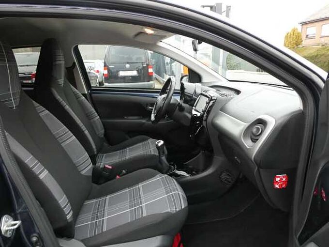 Peugeot 108 1.2 i benzine 85pk Business Airco Camera '16 33000km (94132)