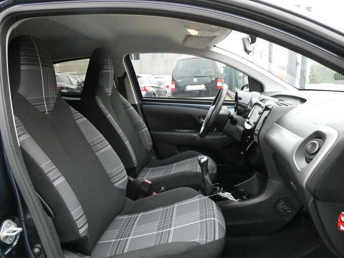 Peugeot 108 1.2 i benzine 85pk Business Airco Camera '16 33000km (94132)