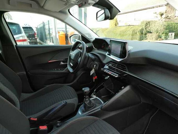 Peugeot 2008 1.2 i 100pk Business Trekhaak '21 53000km (96265)