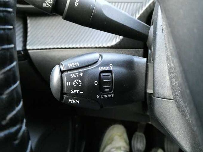 Peugeot 2008 1.2 i 100pk Business Trekhaak '21 53000km (96265)