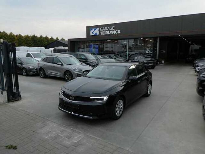Opel Astra 1.2 i benzine 110pk Business 5d '23 49000km (01819)