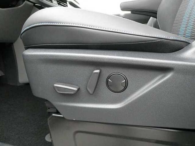 Ford Transit Custom L2 Multi-Use SPORT 5pl 2.5 i PHEV 233pk Automaat STOCK (36443)