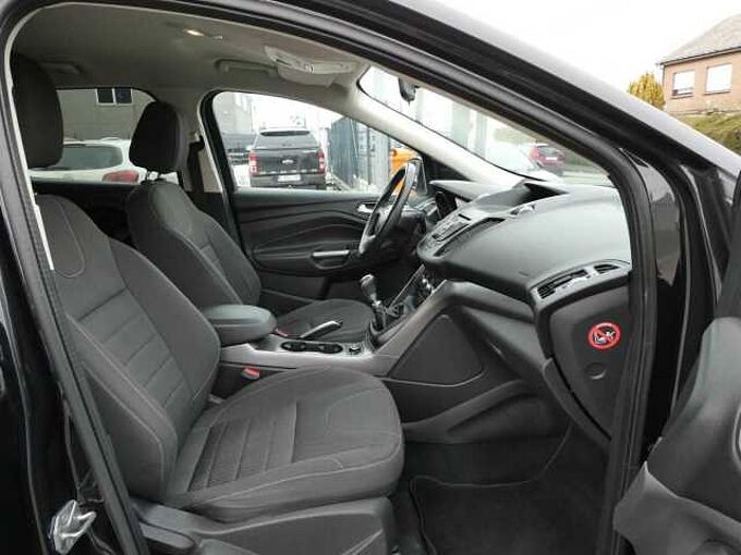 Ford Kuga 1.6 i benzine 150pk Titanium  Trekhaak '13 176000km (58264)