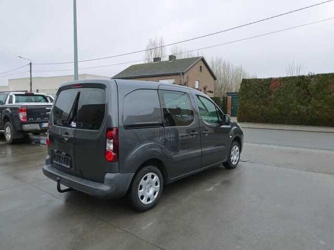 Peugeot Partner 1.6 HDi 90pk Automaat 3pl Lichte vracht Trekhaak '15 145000km (06538)