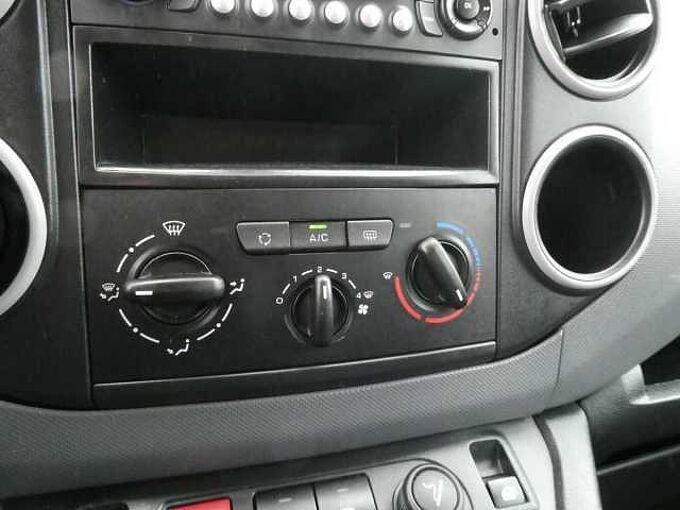 Peugeot Partner 1.6 HDi 90pk Automaat 3pl Lichte vracht Trekhaak '15 145000km (06538)