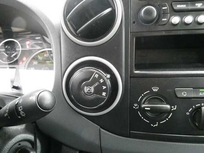 Peugeot Partner 1.6 HDi 90pk Automaat 3pl Lichte vracht Trekhaak '15 145000km (06538)