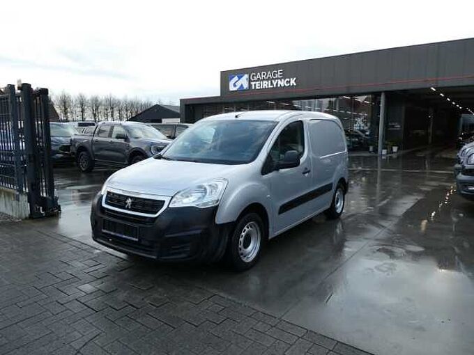 Peugeot Partner 1.6 HDi 100pk 3pl Lichte vracht Trekhaak '16 174000km (24408)