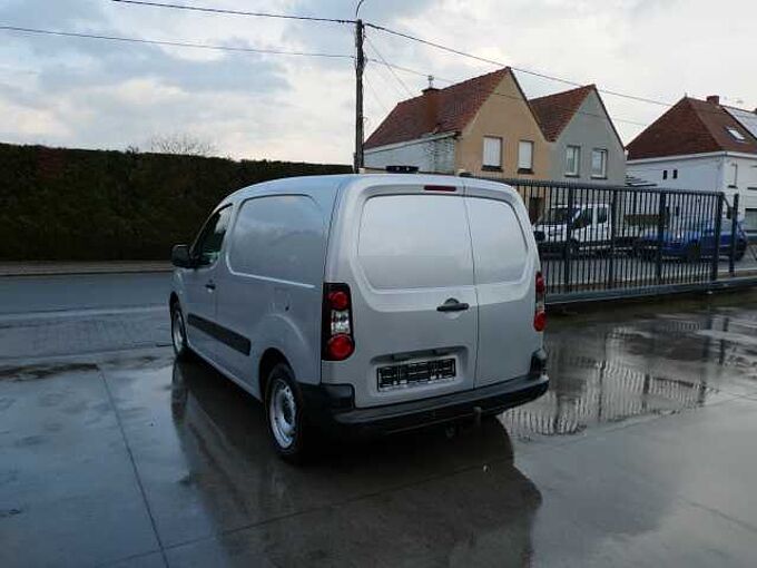 Peugeot Partner 1.6 HDi 100pk 3pl Lichte vracht Trekhaak '16 174000km (24408)