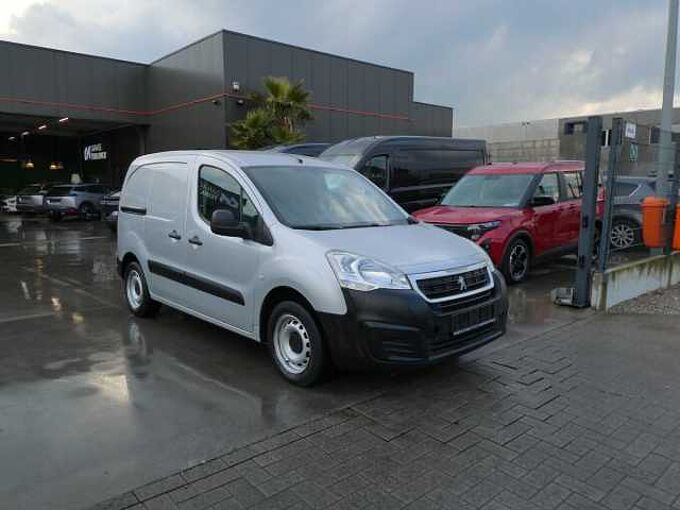 Peugeot Partner 1.6 HDi 100pk 3pl Lichte vracht Trekhaak '16 174000km (24408)