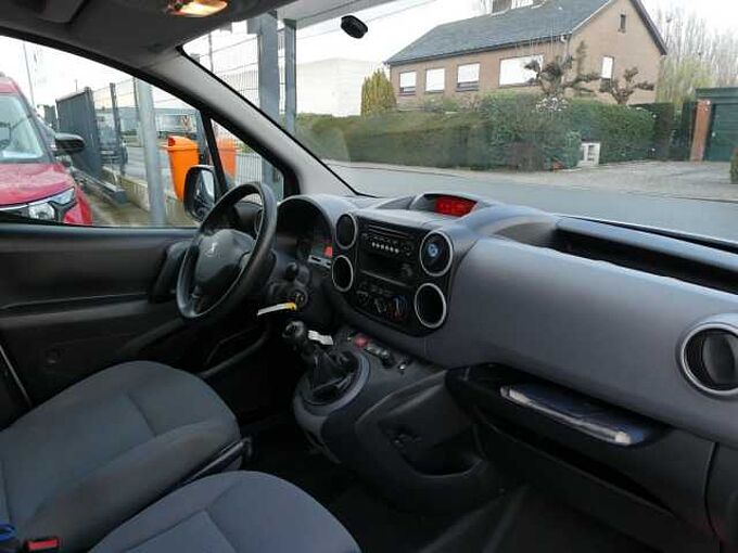 Peugeot Partner 1.6 HDi 100pk 3pl Lichte vracht Trekhaak '16 174000km (24408)