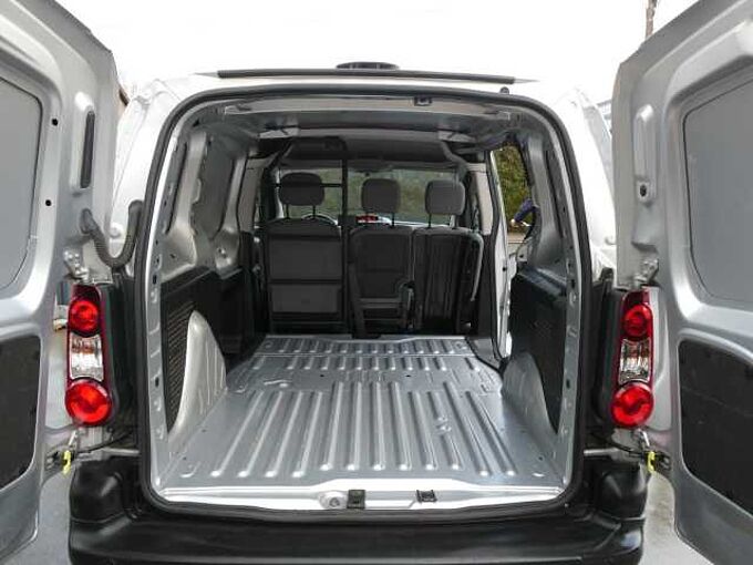 Peugeot Partner 1.6 HDi 100pk 3pl Lichte vracht Trekhaak '16 174000km (24408)