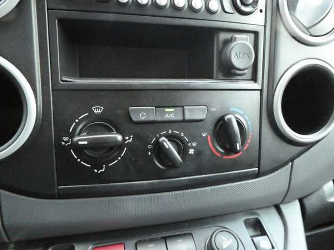 Peugeot Partner 1.6 HDi 100pk 3pl Lichte vracht Trekhaak '16 174000km (24408)