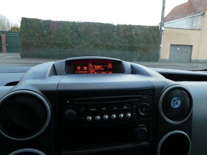 Peugeot Partner 1.6 HDi 100pk 3pl Lichte vracht Trekhaak '16 174000km (24408)