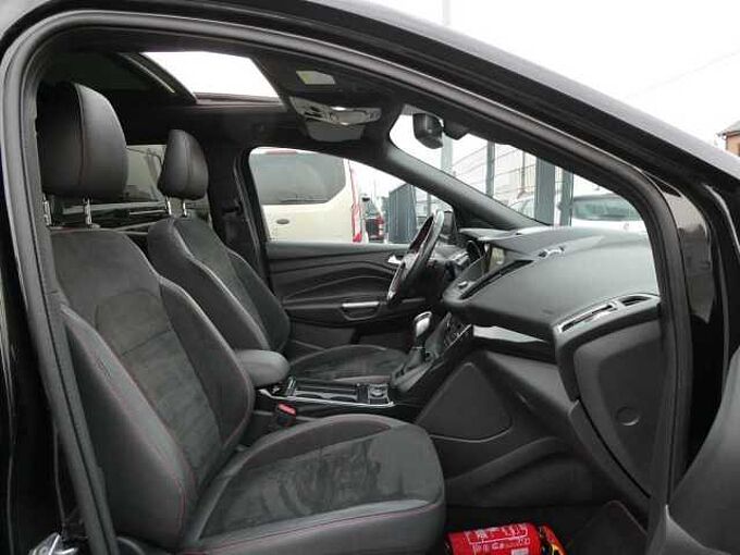 Ford Kuga ST-Line 1.5 i 175pk Automaat AWD Pano Trekhaak '18 70000km (54116)