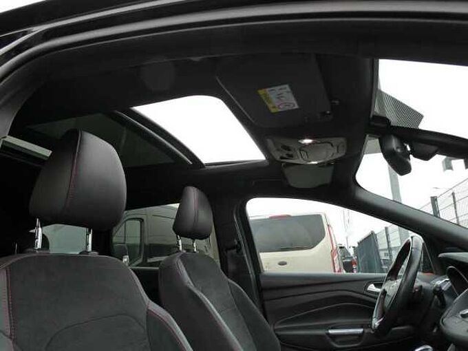 Ford Kuga ST-Line 1.5 i 175pk Automaat AWD Pano Trekhaak '18 70000km (54116)