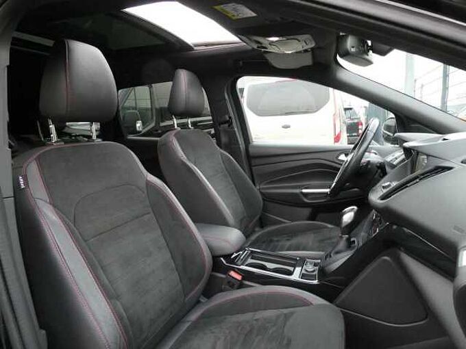 Ford Kuga ST-Line 1.5 i 175pk Automaat AWD Pano Trekhaak '18 70000km (54116)