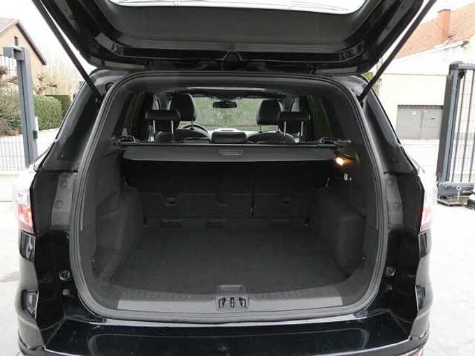 Ford Kuga ST-Line 1.5 i 175pk Automaat AWD Pano Trekhaak '18 70000km (54116)