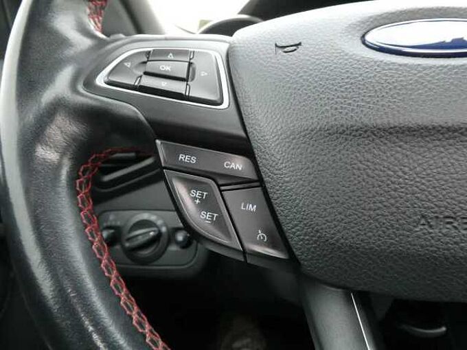 Ford Kuga ST-Line 1.5 i 175pk Automaat AWD Pano Trekhaak '18 70000km (54116)